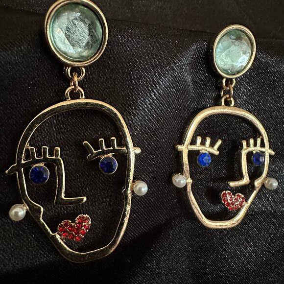 Art Deco Gold Tone Faces Earrings - Picture 3 of 4